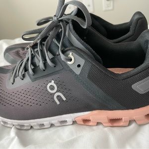 On Running Womens Cloudflow Mesh Rock Rose Trainers size 8 womens- worn 2x